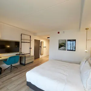 **** Hotel Bloom Mississauga, Tapestry Collection By Hilton Canada